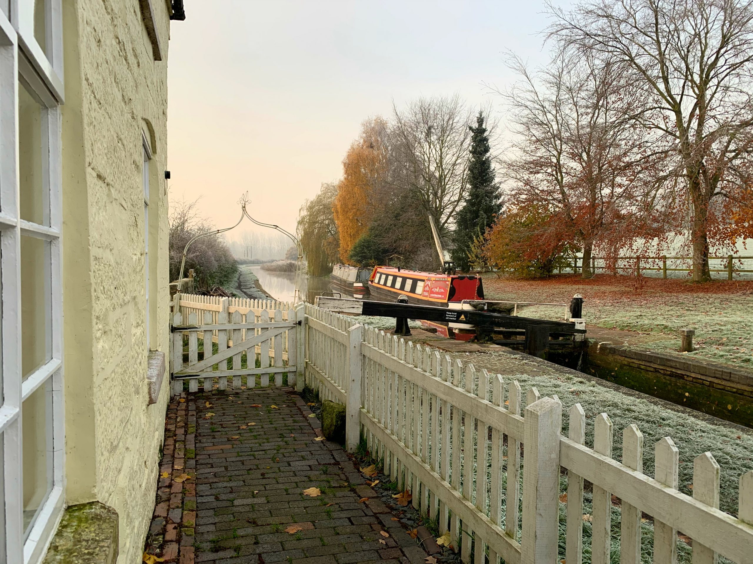 A frosty morning on the lock