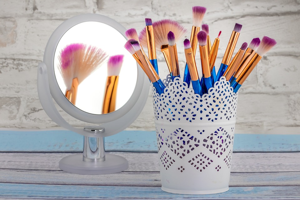 Unusual storage solutions. A pretty planter for make up brushes